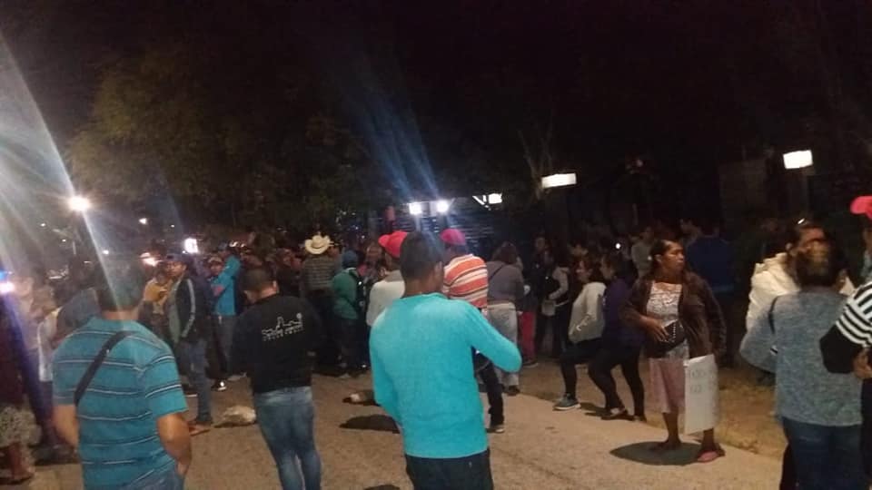 Bloqueos en Suchiapa por alza del pasaje