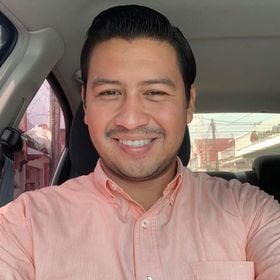 Luego de estar encarcelado por más de 15 meses, sentencian a tres años de prisión al ex Síndico Municipal de Mapastepec, Emmanuel Noriega Molina, quien fue detenido luego de agredir a su pareja sentimental.