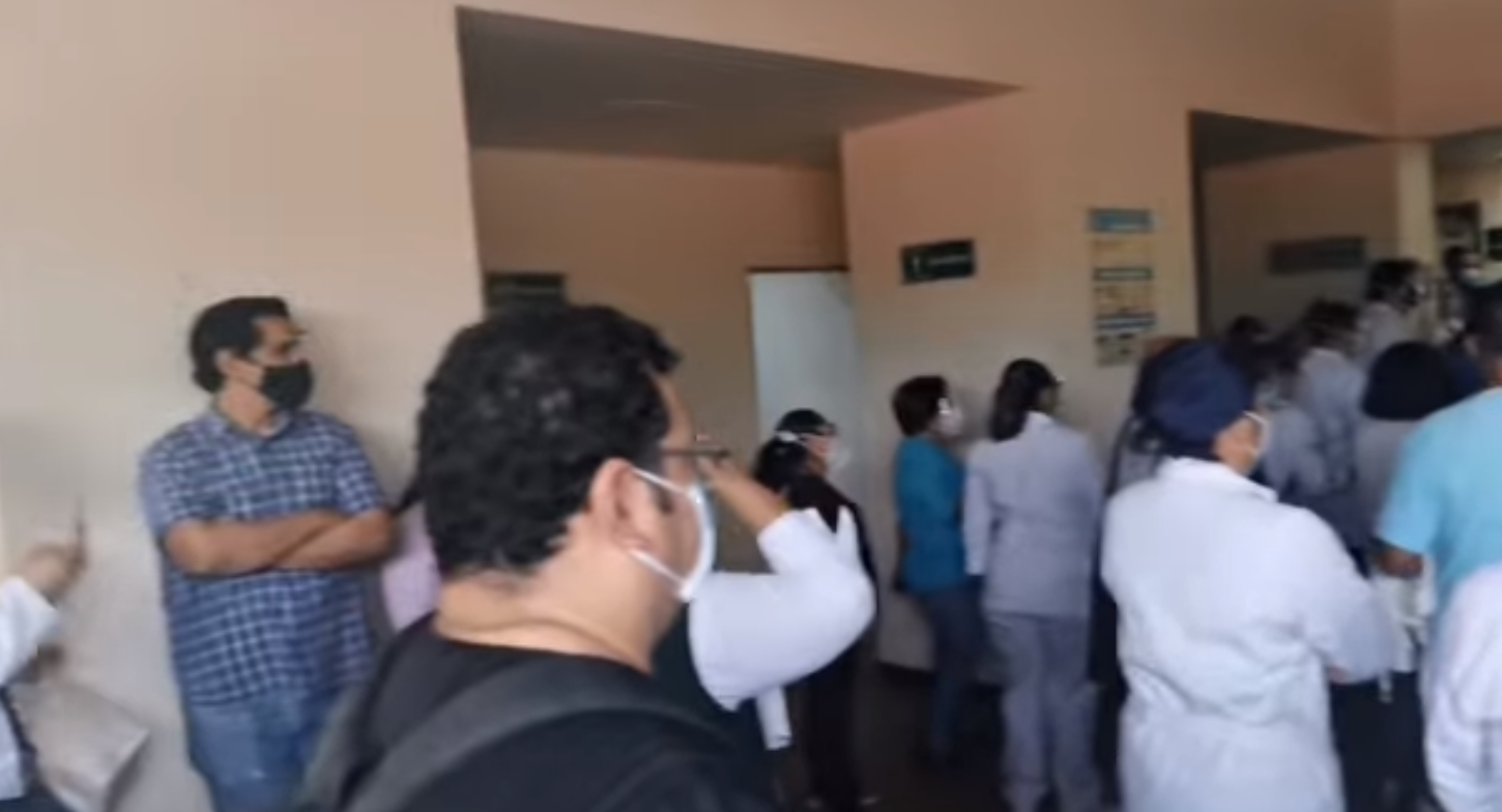 El único que quiere a Efraín León Gamboa, Director Hospital General de Zona no. 2 IMSS