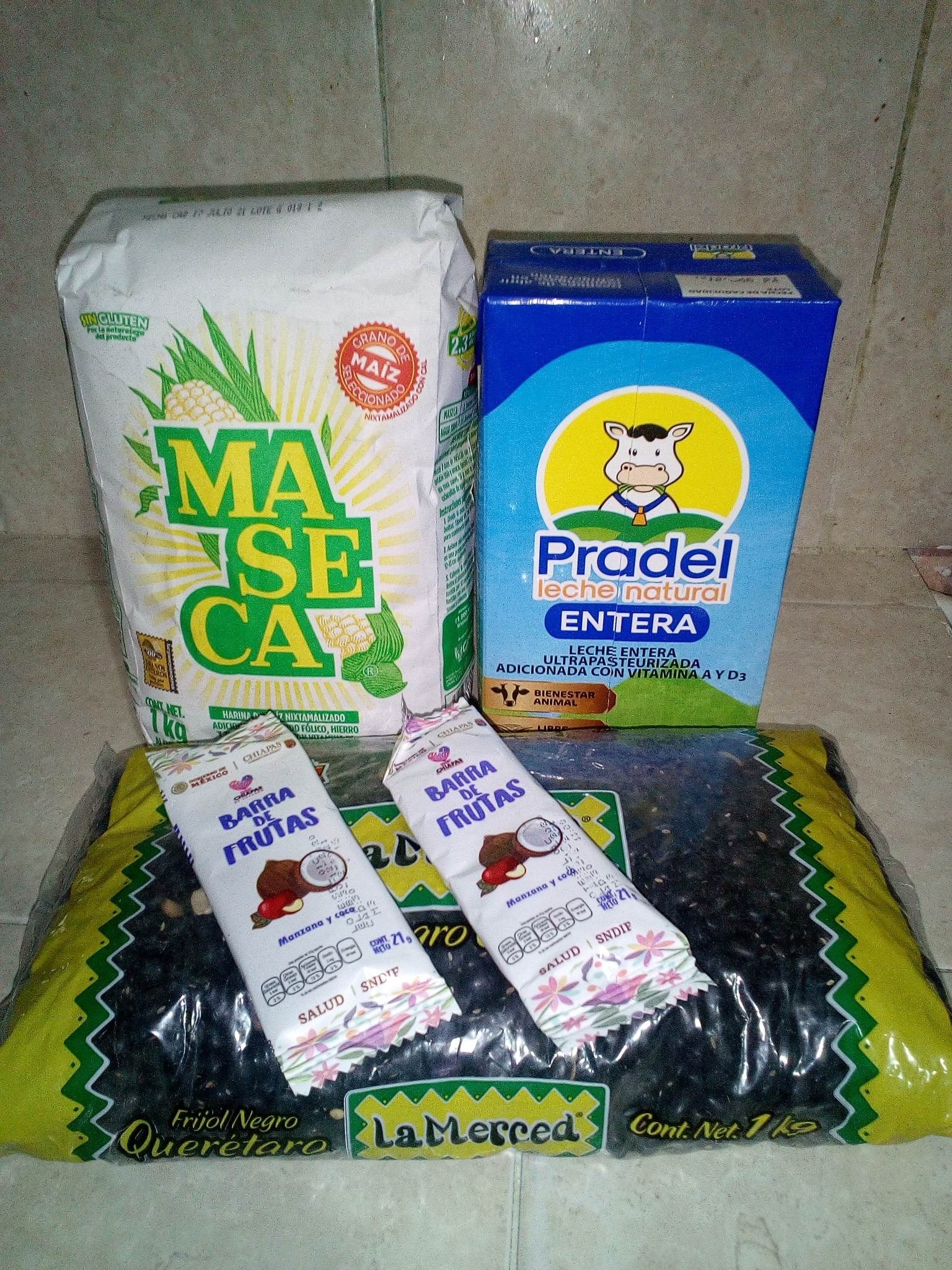 Denuncian Padres y Madres de Familia que en la Primaria Federal Cuauhtémoc desaparecen las despensas del Programa «Barriguita Llena», entregan solo un mínimo de productos