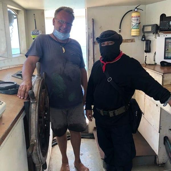 Inician Zapatistas visita a Europa Del cuaderno de apuntes del Gato-Perro: