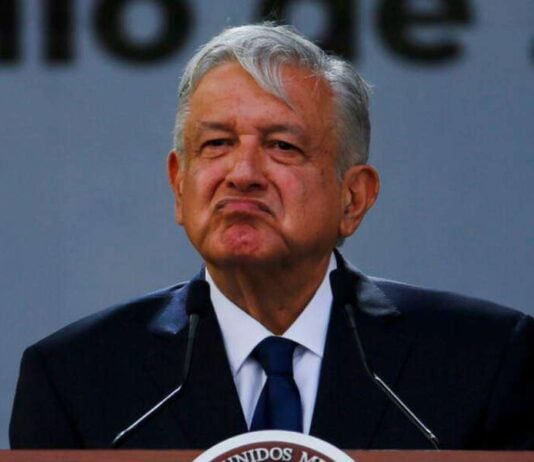 ¿Por qué a pesar de que Andrés Manuel López Obrador está llevando al desastre a México continúa siendo tan popular?