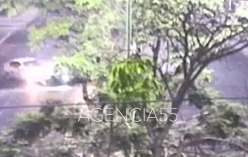 Ex candidato a la Presidencia Municipal de Copainalá, Carlos Cruz Cruz, choca su camioneta contra un taxi y huye, pero como a la Cenicienta, se le olvidó una pertenencia para identificarlo, su placa vehicular.