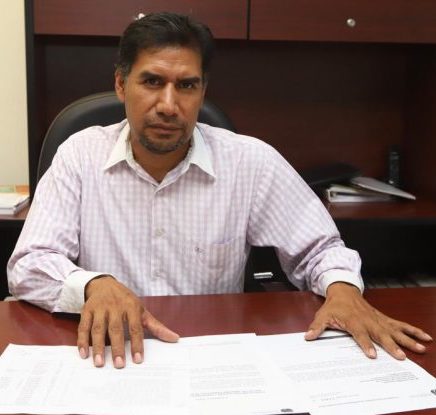 Coordinador de Administración Secretaría de Educación Chiapas, Hernán López Vázquez, obliga a los trabajadores a llegar a trabajar