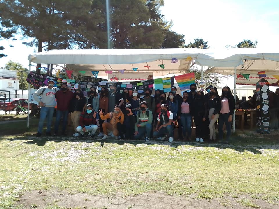 Realizan estudiantes y docentes de la Universidad Intercultural de Chiapas la Feria de la Diversidad Sexual en instalación del Seigen y Albarrada