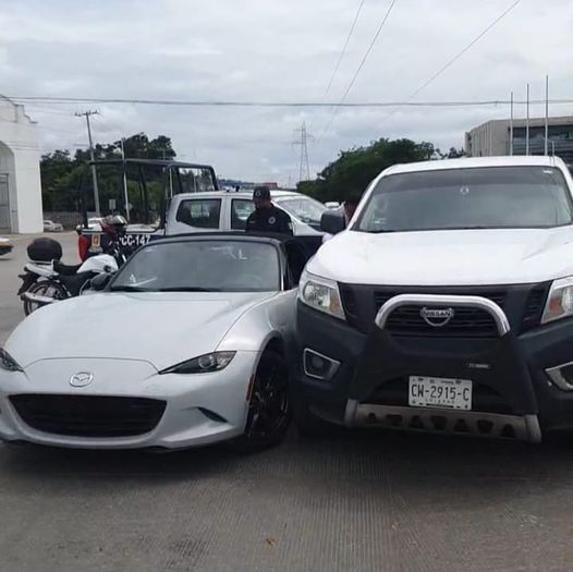 Accidente automovilístico frente a la Torre Chiapas, tome sus precauciones.