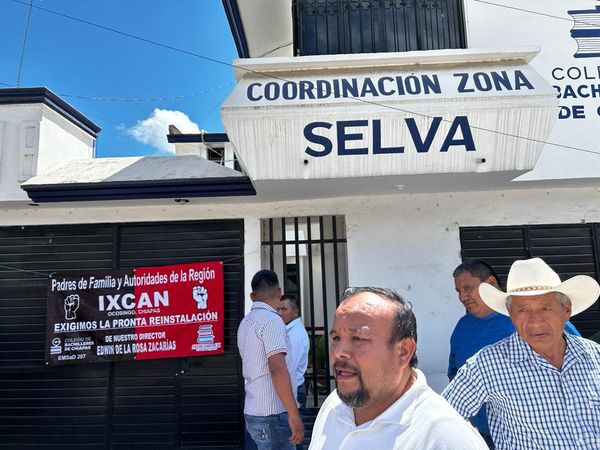 Jorge Luis Escandón Hernández une a la comunidad de madres y padres de familia del Colegio de Bachilleres de Chiapas.