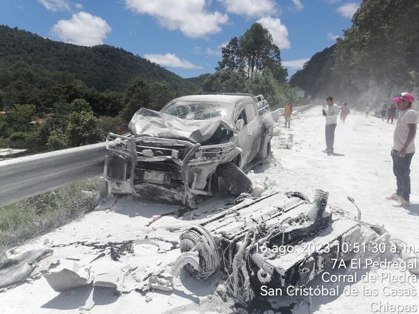 Volcadura de un tráiler cargado