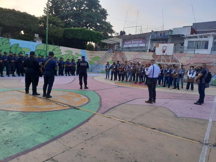 Ayuntamiento Tuxtla Gutiérrez realiza operativo contra el comercio informal en el centro de la ciudad.
