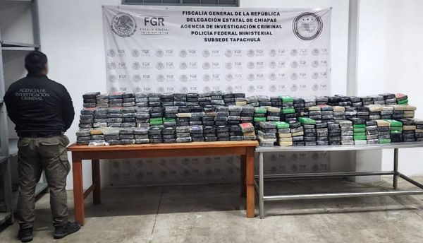FGR ASEGURA MÁS DE MEDIA TONELADA DE PRESUNTA COCAÍNA