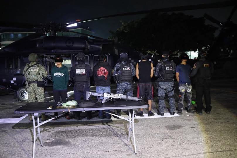 Cuatro detenido más.