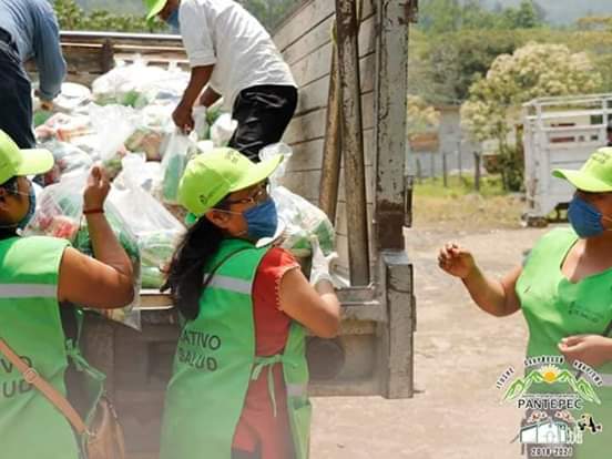 Alcaldesa de Pantepec utiliza programa social con fines electorales de su cónyuge