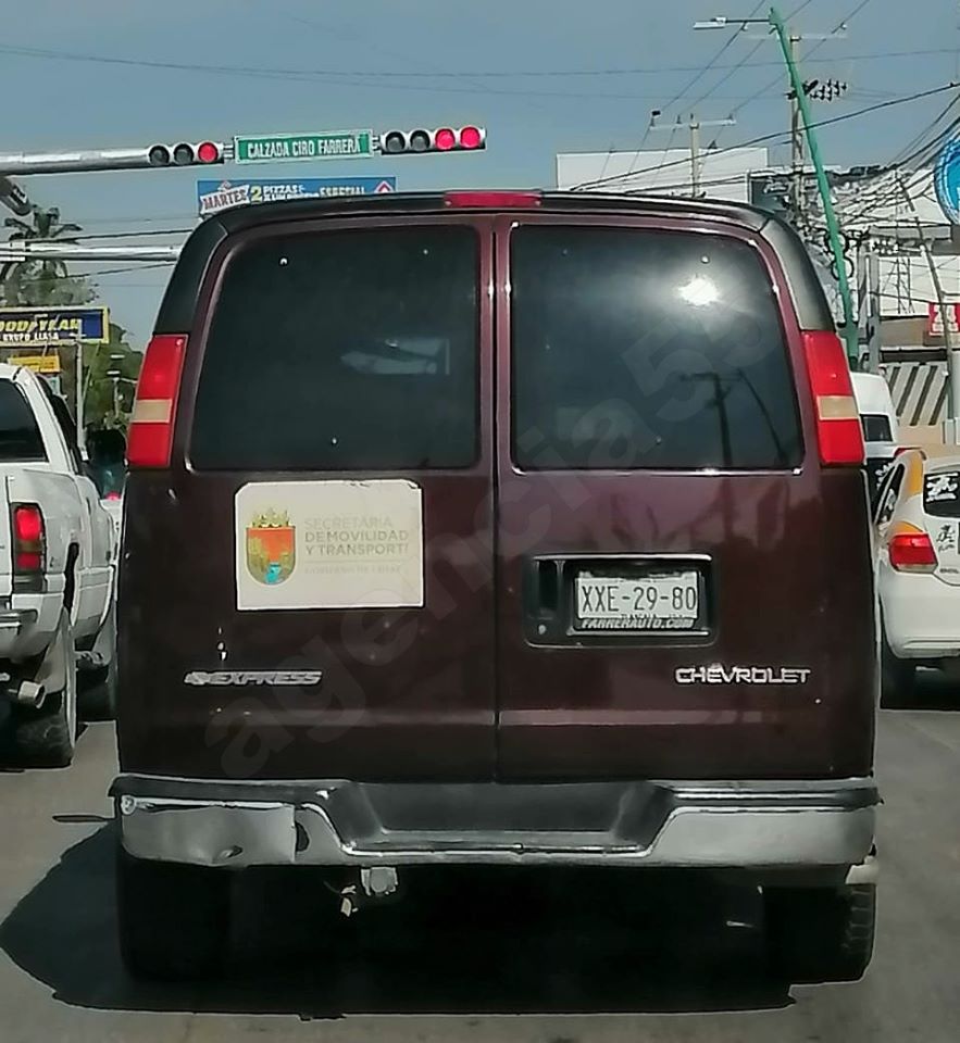 Mucho cuidado deben tener los trabajadores del volante, pues anda esta camioneta, que se dice ser SUPERVISORES de la Secretaría de Movilidad y Transporte.