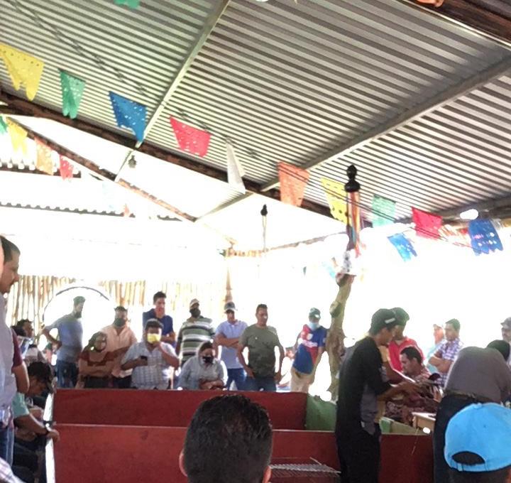 Sin respetar las normas sanitarias realizan, cada quince días, PELEAS DE GALLOS clandestinas en el Ejido #Copoya, del Municipio de Tuxtla Gutiérrez.