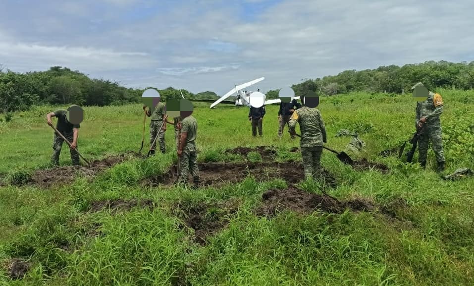 #FGR Y #SEDENA INHABILITAN PISTA CLANDESTINA Y ASEGURAN AERONAVE