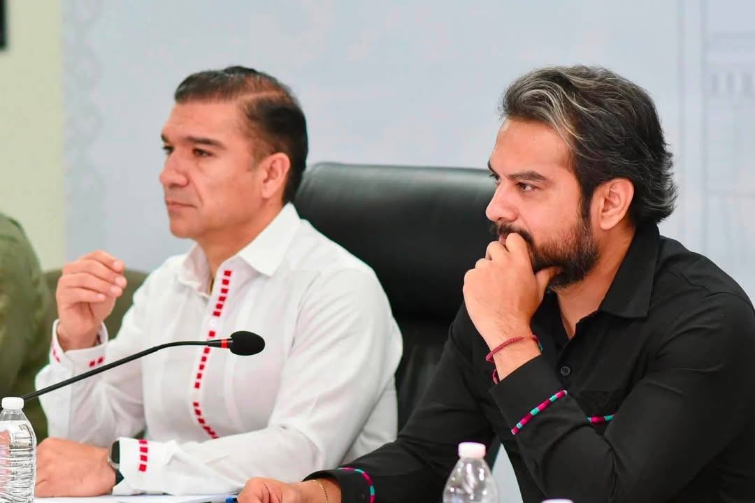 A invitación del secretario de Salud, Luis Ignacio Avendano Bermudez, el secretario de Educación, Roy Mandujano, tomó protesta al Comité Técnico para la Prevención…