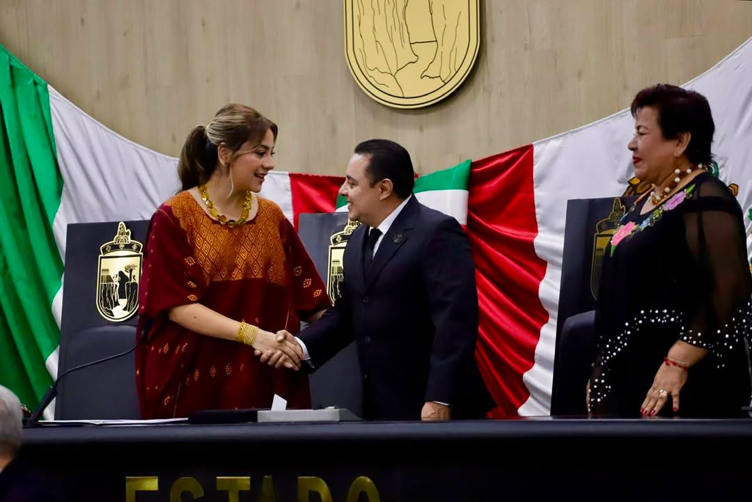 Atestigua Moreno Guillén entrega de la medalla Rosario Castellanos