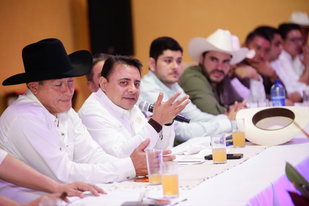 Juan Carlos Moreno Guillén escucha y atiende al sector productivo de Palenque