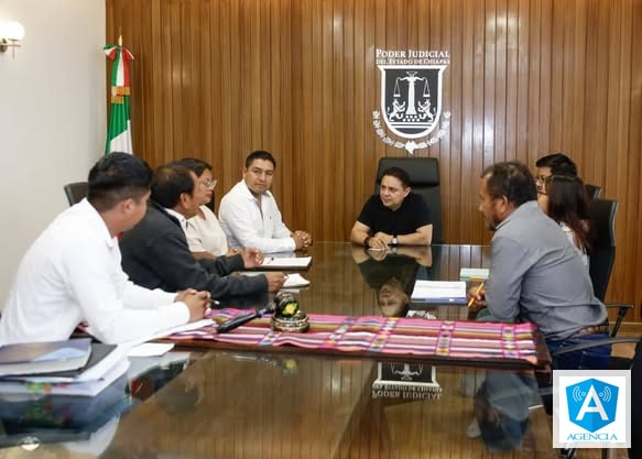 Juan Carlos Moreno Guillén recibe a representantes de la comunidad Victoria Campesina de Las Margaritas